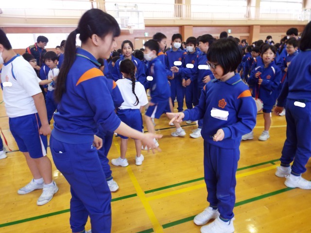６年生の出し物（あいさつジャンケン）