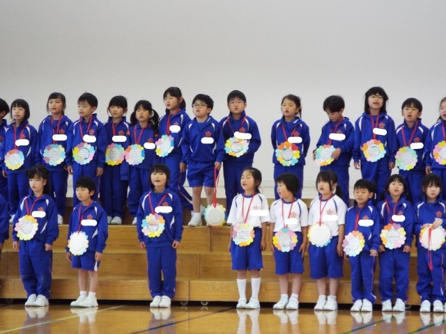 １年生の出し物（校歌）