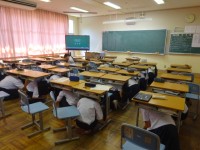 シェイクアウト訓練の様子